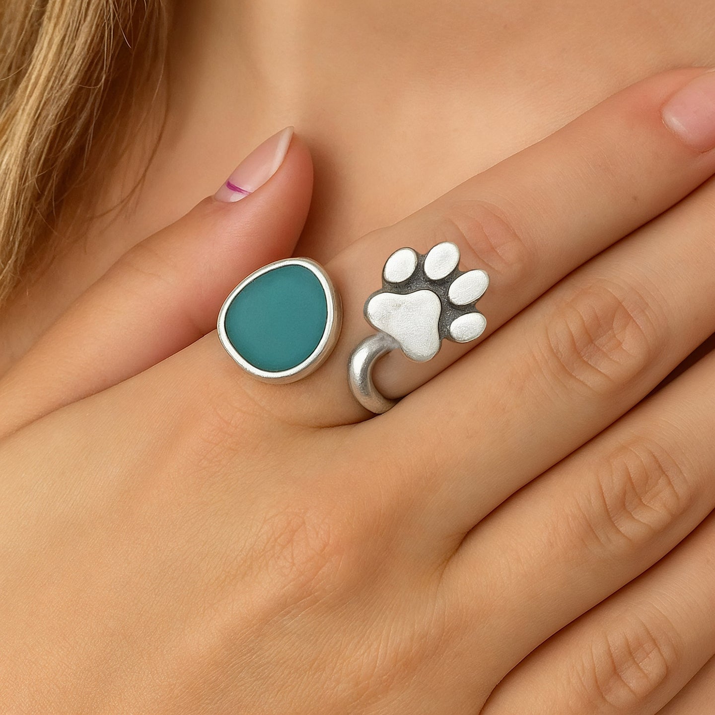Stone Paw Twist Ring